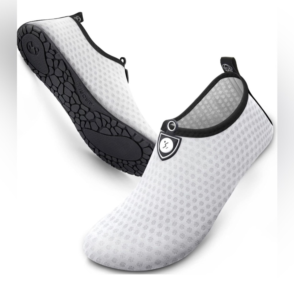 *NWT* Water Shoes